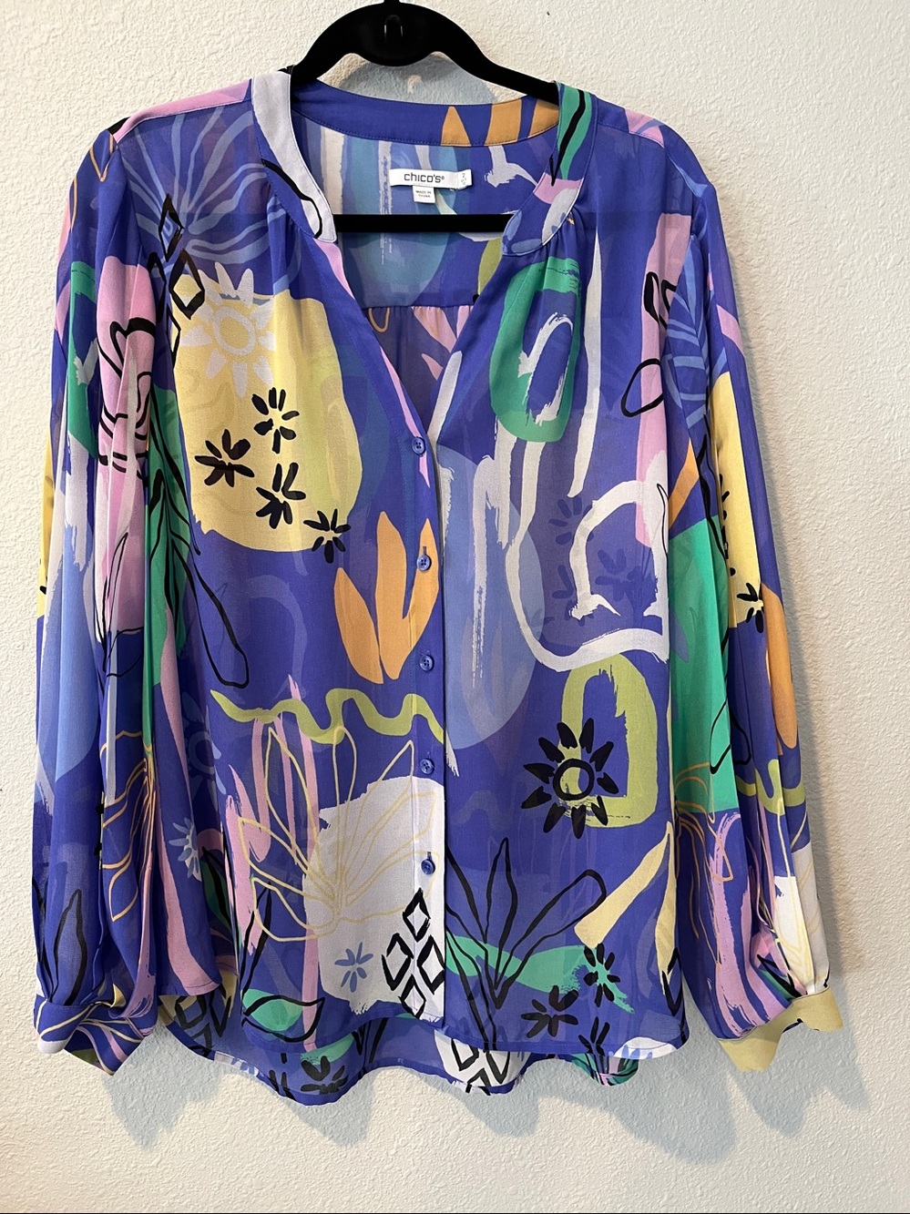 Chico's multi-color Abstract Print Button-Front Blouse
Chicos Sz 2 = US L
12-14 - Picture 4 of 10